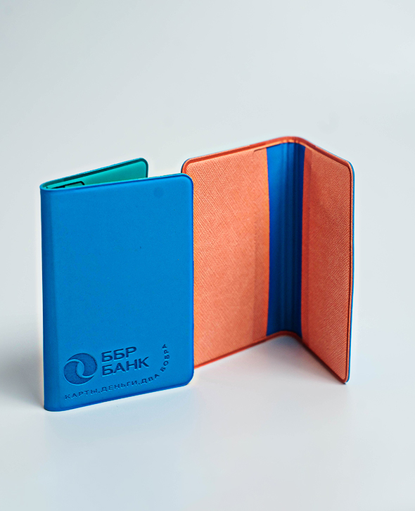 картинка Картхолдер «КАРТЫ.ДЕНЬГИ.ДВА БОБРА» (с персиковой вставкой) магазин Одежда+ являющийся официальным дистрибьютором в России 
