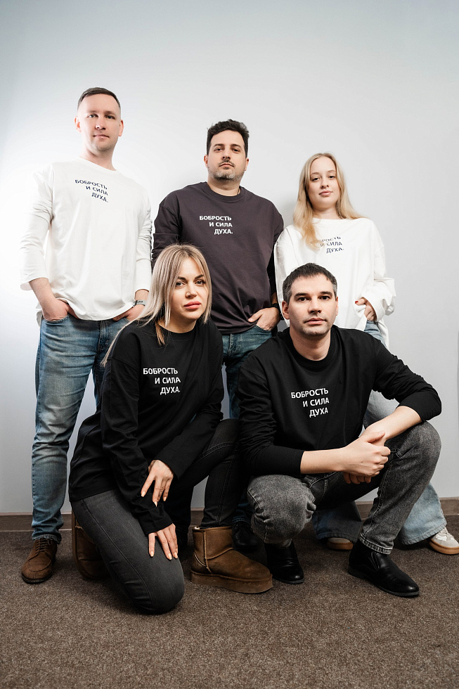 картинка Лонгслив «Бобрость и сила духа!» магазин Одежда+ являющийся официальным дистрибьютором в России 