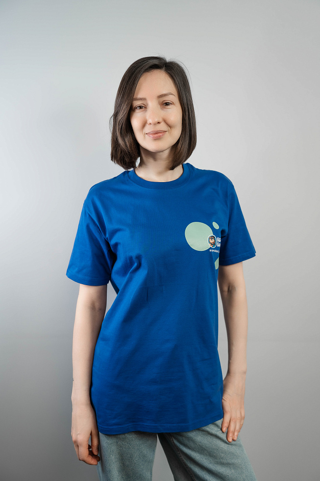 картинка Синяя футболка «Бобрейшей души человек» версия «Рисунок» магазин Одежда+ являющийся официальным дистрибьютором в России 