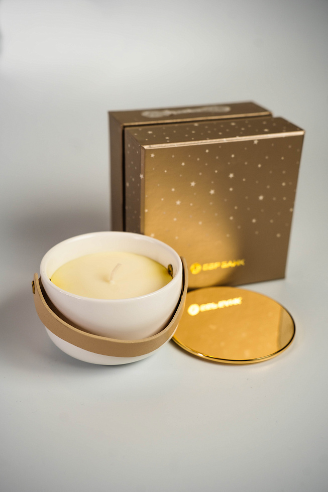 картинка Ароматическая свеча в фарфоре магазин Одежда+ являющийся официальным дистрибьютором в России 