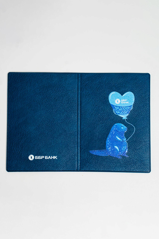 картинка Обложка на паспорт "Бобер с сердцем" магазин Одежда+ являющийся официальным дистрибьютором в России 