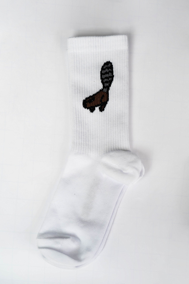 картинка Носки белые «Хвостатый бобр!» магазин Одежда+ являющийся официальным дистрибьютором в России 